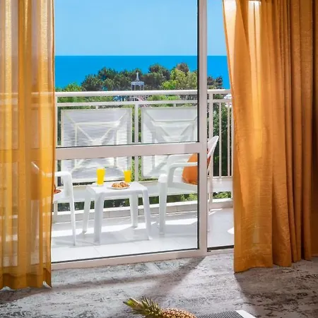 Alba Hotel 4*